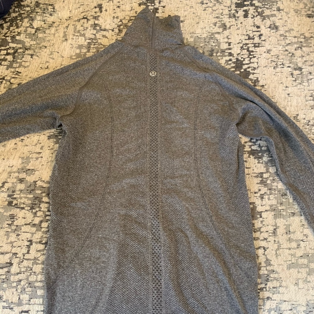Lululemon Grey turtleneck